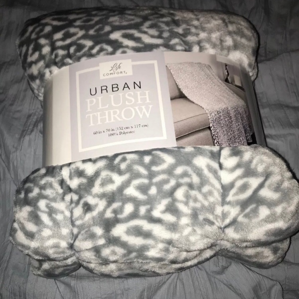 Life Comfort Urban Plush Gray Animal Design